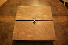 boîte en bois à deux volets