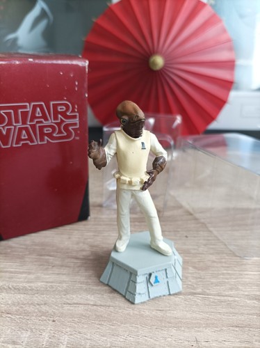 Star wars figurine - star,