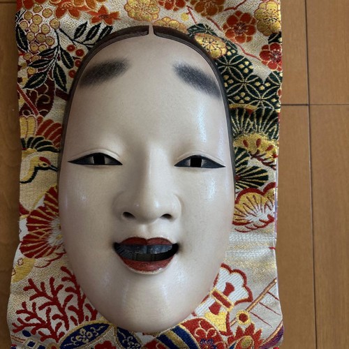 Masque noh omote pour - pour, jeune