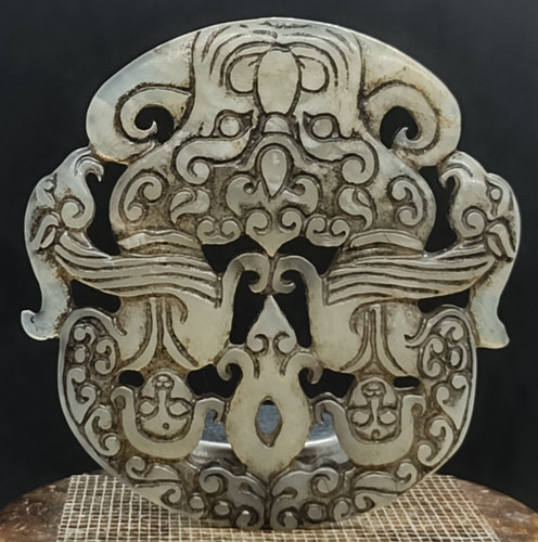 Ancien jade néphrite tirant