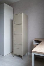 Casier métal beige IKEA avec