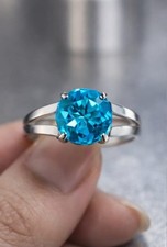 Bague en diamant bleu rond