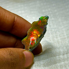 Superbe opale noire brute