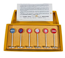 6 Panneaux de Signalisation Dinky Toys Diecast Model Number 590 With Box Packing