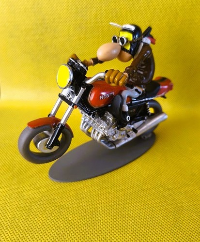 Superbe figurine résine moto - superbe,