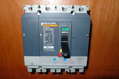 Compact ns250n merlin gerin - compact,