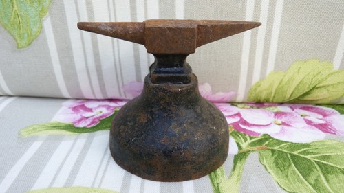 Ancienne petite enclume - petite, de