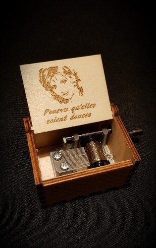 Boîte musique bois - à,