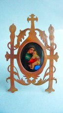 Ancien Cadre religieux en laiton médaillon d'une sainte peint sur porcelaine