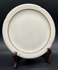 Assiette en faïence de Gien à filet brun, décor sobre, France