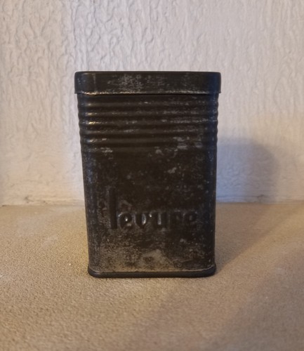 Ancienne petite boîte - , en