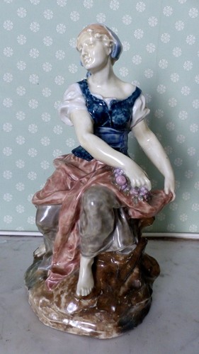 Ancienne faïence jeune - ancienne,