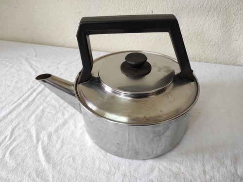Ancienne bouilloire acier - ancienne,