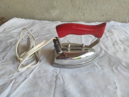 Ancien petit fer repasser - petit,