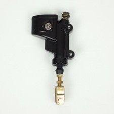 Maître cylindre frein