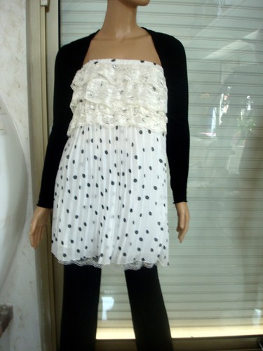 Robe blanche pois noir - a,