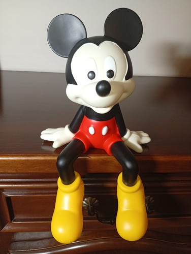 Statue mickey street art - statue,
