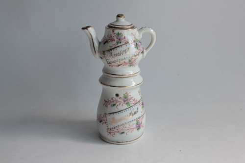 Tisanière poupée porcelaine