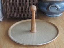 Plateau à fromage en grès village CNP France . Diamètre 28 cm. grès TBE