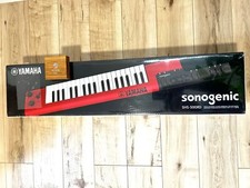 Clavier de piano rouge YAMAHA
