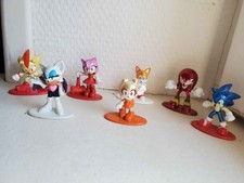 7 FIGURINES + 1 BONUS SONIC
