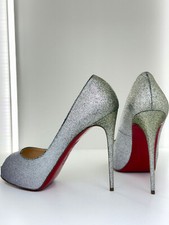 935€ Louboutin Very Privé