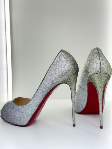 935 louboutin very - 935€,