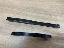 UNE PAIRE DE TENDEUR DE CHAINE