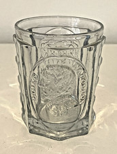 Verre gobelet en verre moulé