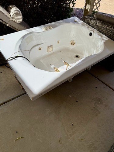 Jacuzzi whirlpool bathtub - whirlpool,