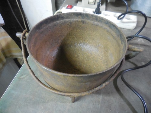Ancien petit chaudron fonte - en,