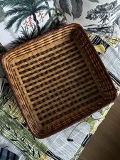 Grand panier corbeille sur