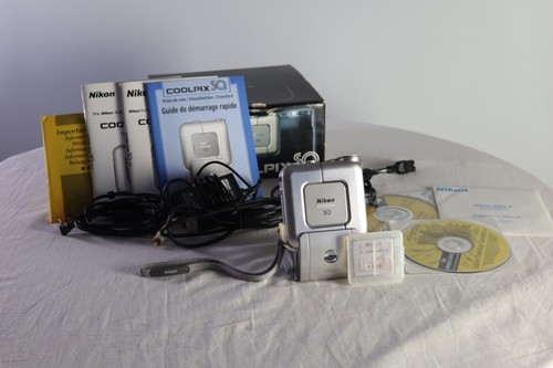 Full box nikon coolpix sq - -,