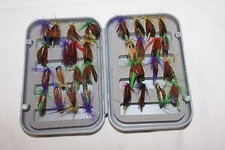 32 pcs MOUCHES SÈCHES RELIÉES À LA MAIN - DRY FLY - NEUVES DANS LEUR EMBALLAGE D'ORIGINE