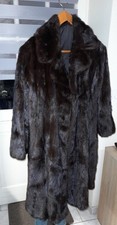 Manteau de vison marron en