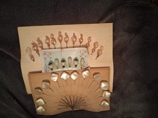 30 ANCIENNES EPINGLES A CHAPEAUX SUR  CARTES