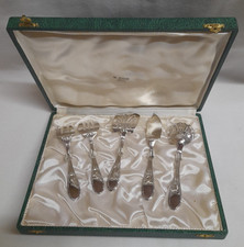 SERVICE A HORS D'OEUVRES EN