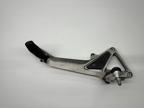 Platine repose pied droite - platine,