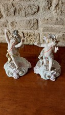 PAIRE D'ANGELOTS EN PORCELAINE