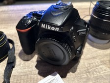 Nikon D5600 24,7 Mpix avec AF-P DX 18-55 VR Objectif Et  AF-P nikkor 70-300mm