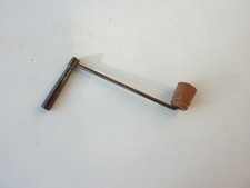 Clé manivelle ancienne pour