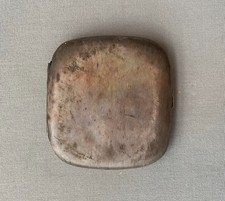 Etui à cigarettes en métal