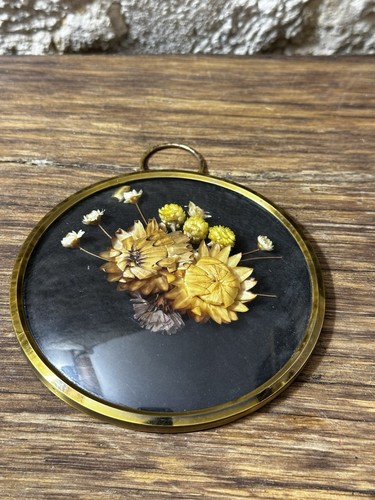 Cadre rond vintage avec fleurs