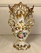 Joli vase cornet en porcelaine