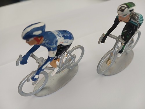 Coureurs cyclistes 30 - cyclistes, 1:30