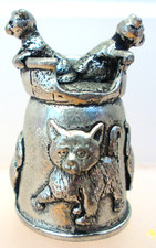 THIMBLE METAL COLLECTIBLE SEWING - CATS IN THE CAT BASKET