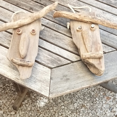 Têtes décoratives à - têtes,