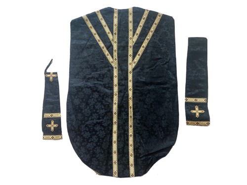 Tenue prêtre chasuble - tenue,