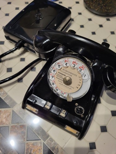 Téléphone ancien bakélite