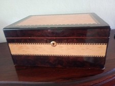 Coffret à cigares (vide)  - Bois laqué cèdre & placage fin motif - Prise laiton